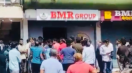 Lucky scheme BMR Group in Surathkal-Customers protest